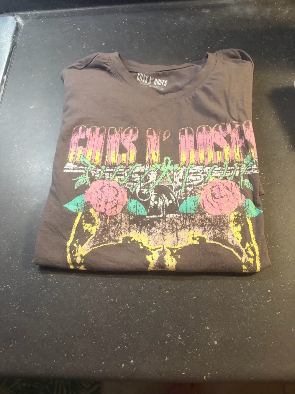 Women’s guns and roses large tshirt